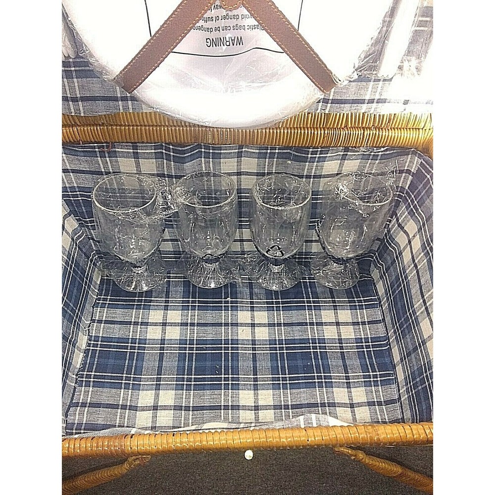 4 Person Family Wicker Picnic Basket - Picture 7 of 8